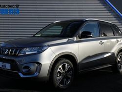 Grijs Gebruikt 2023 Suzuki Vitara Style SUV | € 24.945 (Eerlijke prijs)