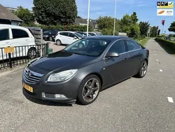 Grijs Gebruikt 2009 Opel Insignia Sport Sedan | € 3.995 (Eerlijke prijs)