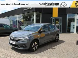 Grijs Nieuw 2025 Dacia Sandero Journey Hatchback | € 23.945 (Eerlijke prijs)