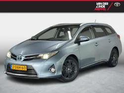 Blauw, metallic lak Gebruikt 2013 Toyota Auris Touring Sports Stationwagen | € 11.450 (Eerlijke prijs)
