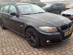 Zwart Gebruikt 2012 BMW 318 Luxury Line Stationwagen | € 3.999 (Super prijs)