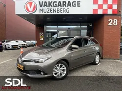 Grijs, metallic lak Gebruikt 2017 Toyota Auris Touring Sports Stationwagen | € 18.945 (Eerlijke prijs)