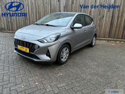 Brass (grijs metallic) Gebruikt 2020 Hyundai i10 Comfort Hatchback | € 12.450 (Eerlijke prijs)