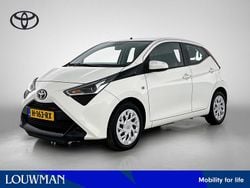 Wit Gebruikt 2020 Toyota Aygo X-play Hatchback | € 10.450 (Eerlijke prijs)