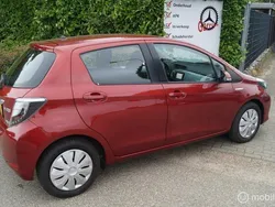 Rood Gebruikt 2013 Toyota Yaris Hatchback | € 10.950 (Eerlijke prijs)