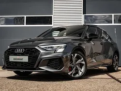 Grijs Gebruikt 2022 Audi A3 Sportback Competition Hatchback | € 33.950 (Eerlijke prijs)
