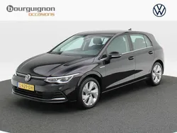 Zwart Gebruikt 2021 VW Golf VIII Style Hatchback | € 24.850 (Eerlijke prijs)
