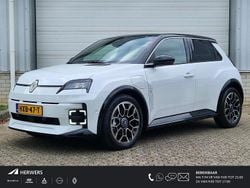 Twotone blanc nacré / noir étoilé Gebruikt 2025 Renault R5 Komfort Hatchback | € 39.375 (Duur)