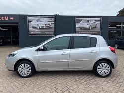 Grijs Gebruikt 2012 Renault Clio R.S. Authentique Hatchback | € 5.495 (Eerlijke prijs)