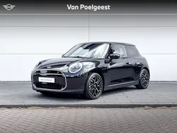 Zwart, metallic lak Gebruikt 2024 Mini Cooper SE Favoured Hatchback | € 34.900