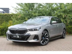 Grijs Gebruikt 2025 BMW 550e Sedan | € 89.950