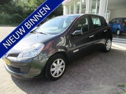 Grijs Gebruikt 2008 Renault Clio R.S. Rip Curl Hatchback | € 1.960 (Eerlijke prijs)