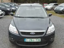 Grijs Gebruikt 2010 Ford Focus Trend Sedan | € 2.300