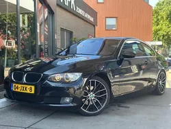 Zwart, metallic lak Gebruikt 2009 BMW 320 Executive Coupé | € 6.950 (Goede deal)