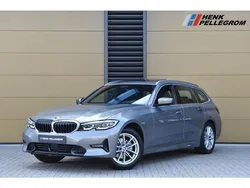 Grijs Gebruikt 2020 BMW 320 Executive Stationwagen | € 27.950 (Eerlijke prijs)
