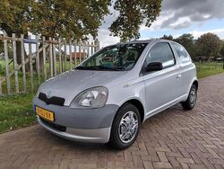 Grijs Gebruikt 1999 Toyota Yaris Terra Hatchback | € 1.349 (Eerlijke prijs)