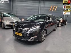 Zwart Gebruikt 2015 Peugeot 308 Premium Stationwagen | € 12.995 (Iets duurder)