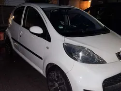 Wit Gebruikt 2010 Peugeot 107 Urban Move Hatchback | € 3.700 (Eerlijke prijs)