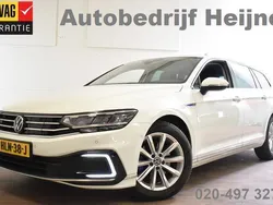 Wit Gebruikt 2022 VW Passat Business Stationwagen | € 25.945 (Goede deal)