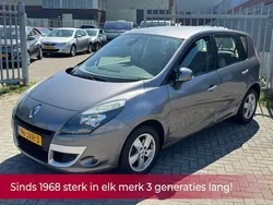 Grijs, metallic lak Gebruikt 2009 Renault Scénic III Dynamique MPV | € 4.890 (Eerlijke prijs)