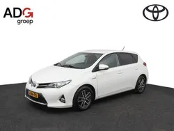 Wit Gebruikt 2015 Toyota Auris Hatchback | € 13.950 (Eerlijke prijs)