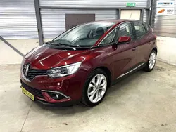 Rood Gebruikt 2017 Renault Scénic IV Intens MPV | € 11.999 (Goede deal)