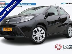 Zwart Gebruikt 2023 Toyota Aygo Play Hatchback | € 14.950 (Eerlijke prijs)