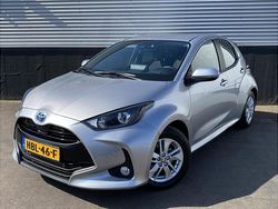Grijs Gebruikt 2022 Toyota Yaris Hybrid Business Edition Hatchback | € 21.749 (Eerlijke prijs)
