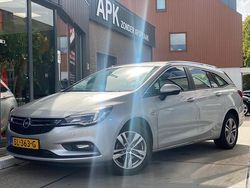Grijs, metallic lak Gebruikt 2018 Opel Astra Edition Stationwagen | € 9.950 (Goede deal)