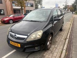 Zwart Gebruikt 2008 Opel Zafira MPV | € 999 (Goede deal)