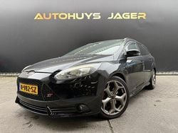 Zwart Gebruikt 2013 Ford Focus ST Stationwagen | € 8.950 (Goede deal)