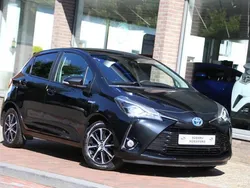 Zwart, metallic lak Gebruikt 2018 Toyota Yaris Design Hatchback | € 14.950 (Goede deal)