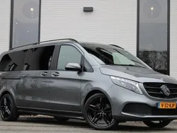 Grijs Gebruikt 2023 Mercedes V220 MPV | € 61.950 (Duur)
