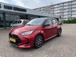 Rood Gebruikt 2022 Toyota Yaris Executive Hatchback | € 22.700 (Goede deal)