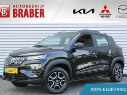 Zwart, metallic lak Gebruikt 2023 Dacia Spring Expression Hatchback | € 16.900 (Duur)
