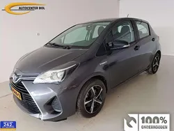Grijs, metallic lak Gebruikt 2016 Toyota Yaris Hybrid Hatchback | € 14.950 (Eerlijke prijs)