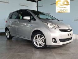 Grijs Gebruikt 2012 Toyota Verso-S MPV | € 11.900 (Iets duurder)