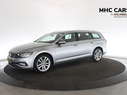 Grijs, metallic lak Gebruikt 2020 VW Passat Elegance Stationwagen | € 22.900 (Goede deal)