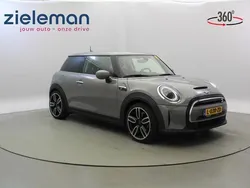 Grijs Gebruikt 2021 Mini Cooper Essential Hatchback | € 17.345 (Eerlijke prijs)