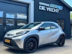 Grijs Gebruikt 2023 Toyota Aygo Play Hatchback | € 16.950 (Eerlijke prijs)
