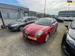 Rood Gebruikt 2011 Alfa Romeo Giulietta Distinctive Hatchback | € 4.950 (Eerlijke prijs)