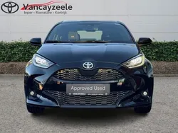 Zwart Gebruikt 2023 Toyota Yaris Sport Sedan | € 23.950 (Eerlijke prijs)