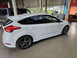 Wit Gebruikt 2016 Ford Focus ST-Line Hatchback | € 11.000 (Eerlijke prijs)