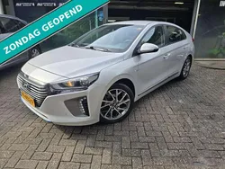 Grijs, metallic lak Gebruikt 2017 Hyundai Ioniq Comfort Sedan | € 12.950 (Eerlijke prijs)