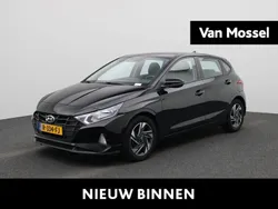 Zwart Gebruikt 2022 Hyundai i20 Comfort Hatchback | € 16.900 (Eerlijke prijs)