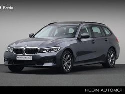 Grijs Gebruikt 2020 BMW 318 Executive Stationwagen | € 32.880 (Eerlijke prijs)