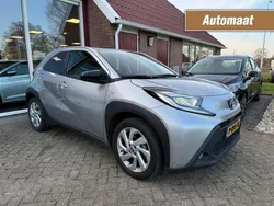 Grijs Gebruikt 2022 Toyota Aygo Play Hatchback | € 20.995 (Eerlijke prijs)