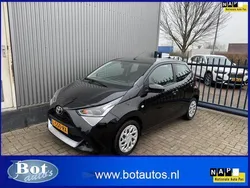 Zwart Gebruikt 2021 Toyota Aygo X-play Hatchback | € 10.500 (Eerlijke prijs)