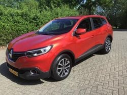 Rood, metallic lak Gebruikt 2017 Renault Kadjar LIMITED SUV | € 15.950 (Eerlijke prijs)
