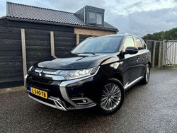 Zwart Gebruikt 2021 Mitsubishi Outlander P-HEV Intense SUV | € 23.450 (Eerlijke prijs)